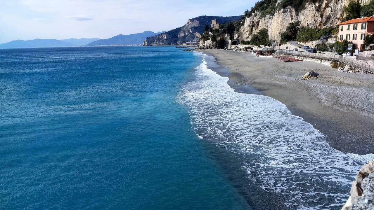 Casa Papaveri Rossi ฟีนาเลลีกูเร ภายนอก รูปภาพ